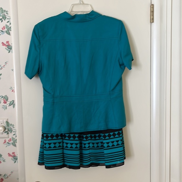 Studio I skirt and jacket suit - Picture 3 of 16